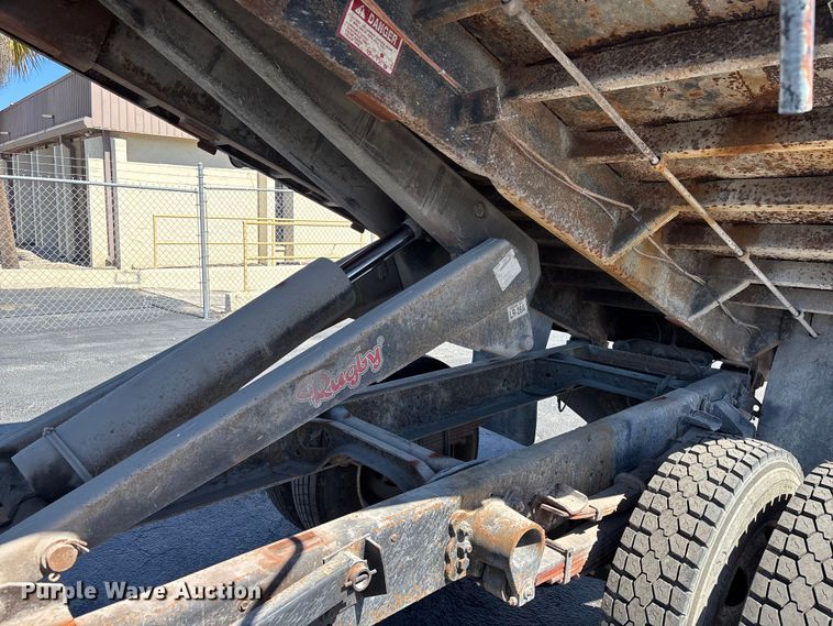 image for item DU0402 2000 Ford F650 dump truck