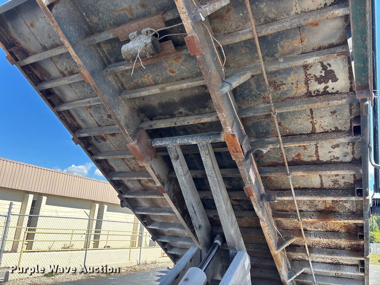 image for item DU0402 2000 Ford F650 dump truck