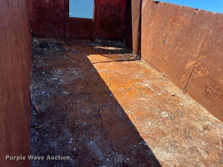 image for item DU0402 2000 Ford F650 dump truck