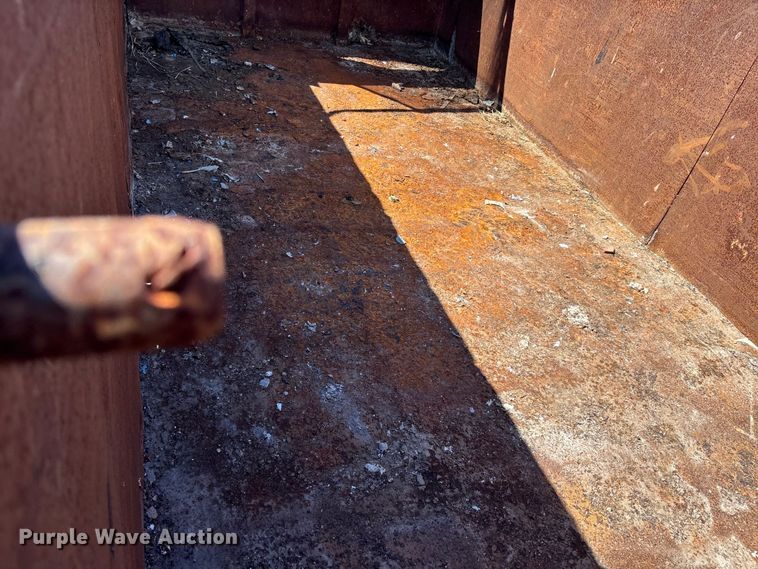 image for item DU0402 2000 Ford F650 dump truck