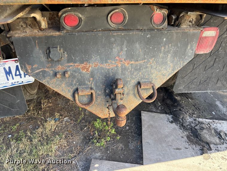 image for item DU0402 2000 Ford F650 dump truck