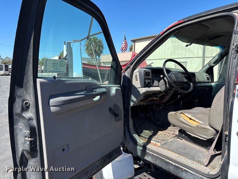 image for item DU0402 2000 Ford F650 dump truck