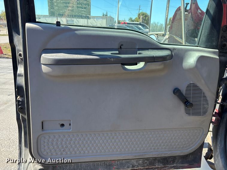 image for item DU0402 2000 Ford F650 dump truck