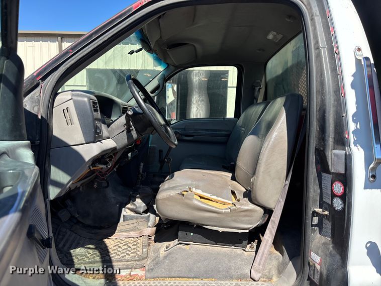 image for item DU0402 2000 Ford F650 dump truck