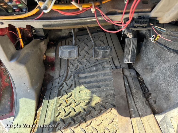 image for item DU0402 2000 Ford F650 dump truck