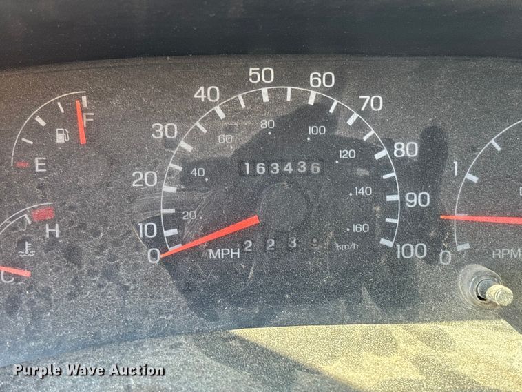 image for item DU0402 2000 Ford F650 dump truck