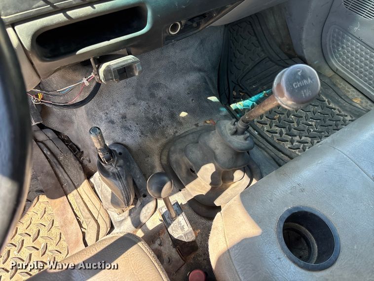 image for item DU0402 2000 Ford F650 dump truck