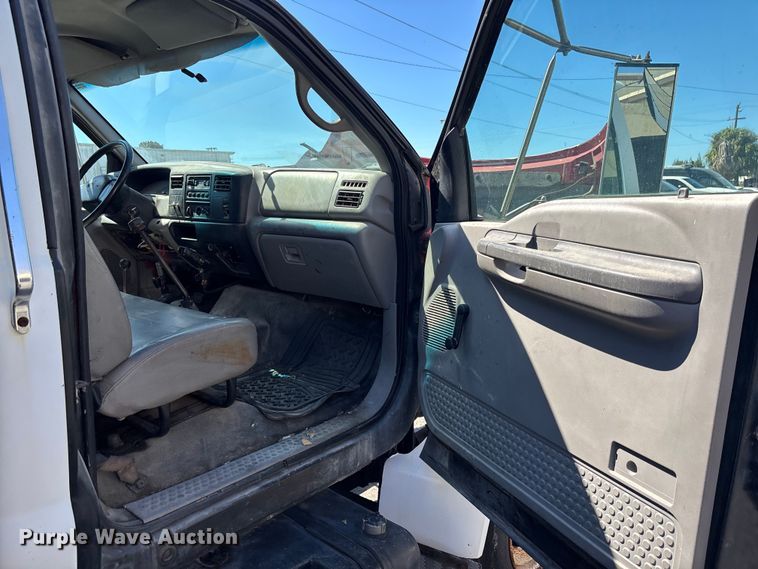 image for item DU0402 2000 Ford F650 dump truck