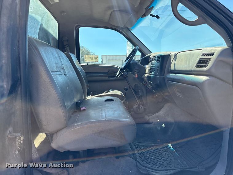 image for item DU0402 2000 Ford F650 dump truck