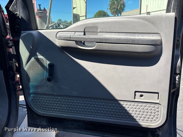 image for item DU0402 2000 Ford F650 dump truck