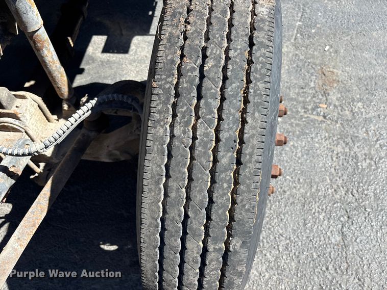 image for item DU0402 2000 Ford F650 dump truck