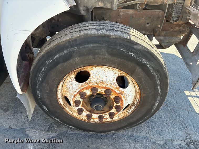 image for item DU0402 2000 Ford F650 dump truck