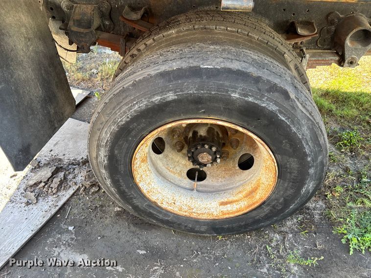 image for item DU0402 2000 Ford F650 dump truck