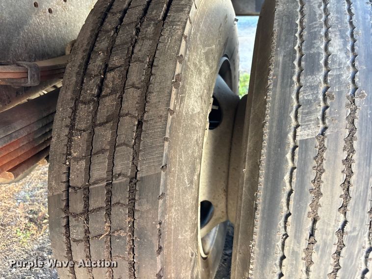 image for item DU0402 2000 Ford F650 dump truck