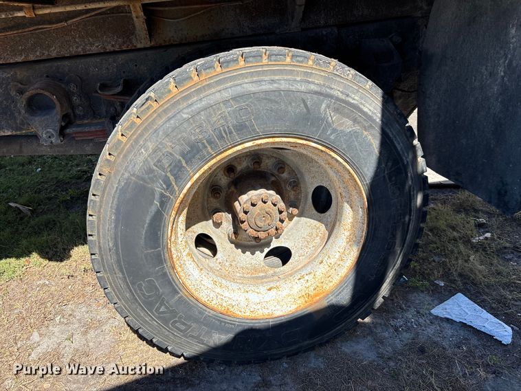 image for item DU0402 2000 Ford F650 dump truck