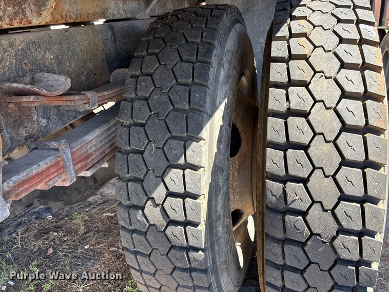 image for item DU0402 2000 Ford F650 dump truck