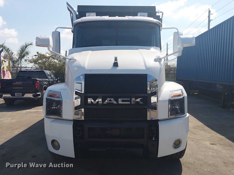 image for item DU0446 2020 Mack Anthem dump truck