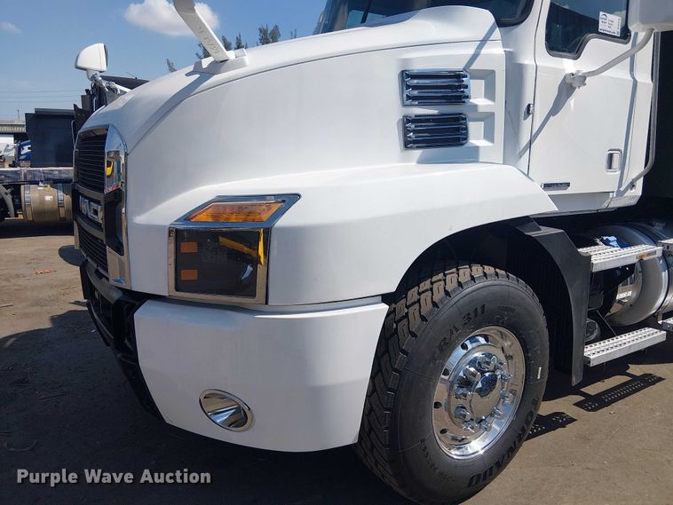 image for item DU0446 2020 Mack Anthem dump truck