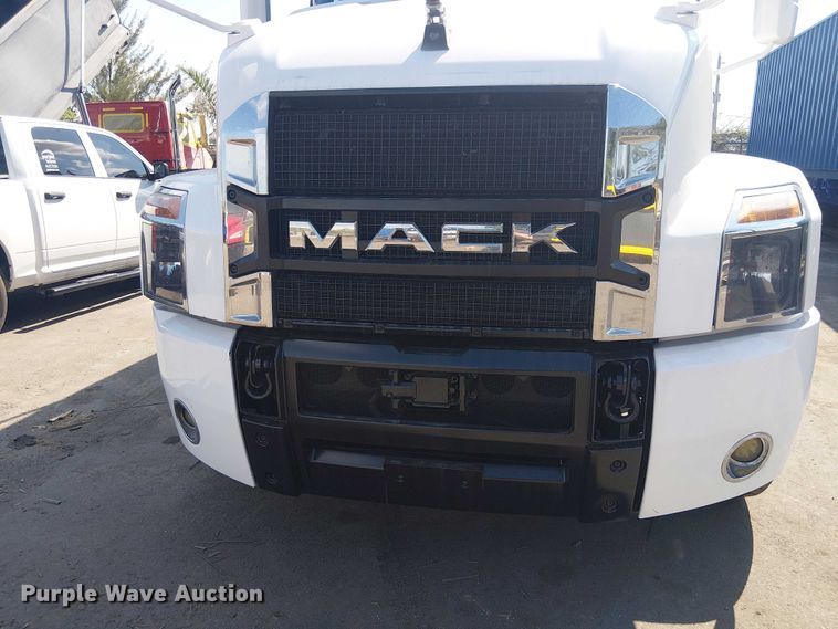 image for item DU0446 2020 Mack Anthem dump truck
