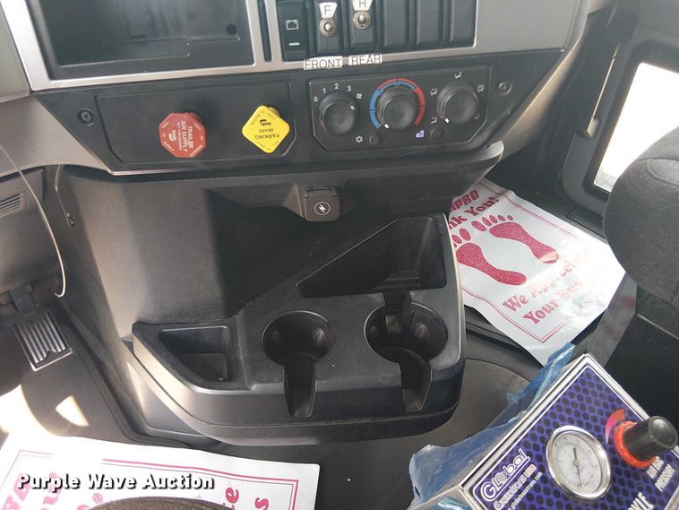 image for item DU0446 2020 Mack Anthem dump truck