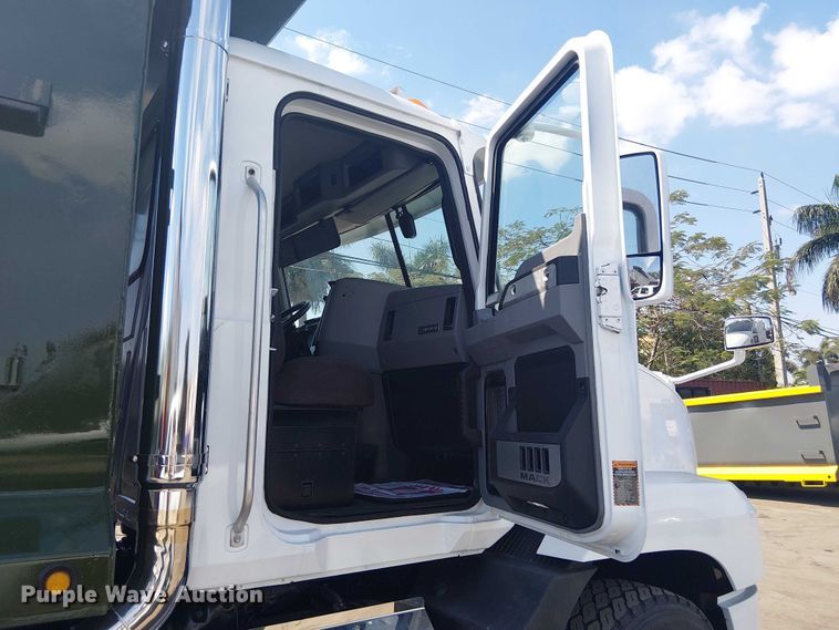 image for item DU0446 2020 Mack Anthem dump truck