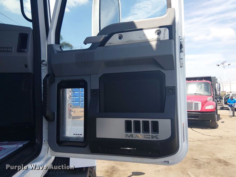 image for item DU0446 2020 Mack Anthem dump truck