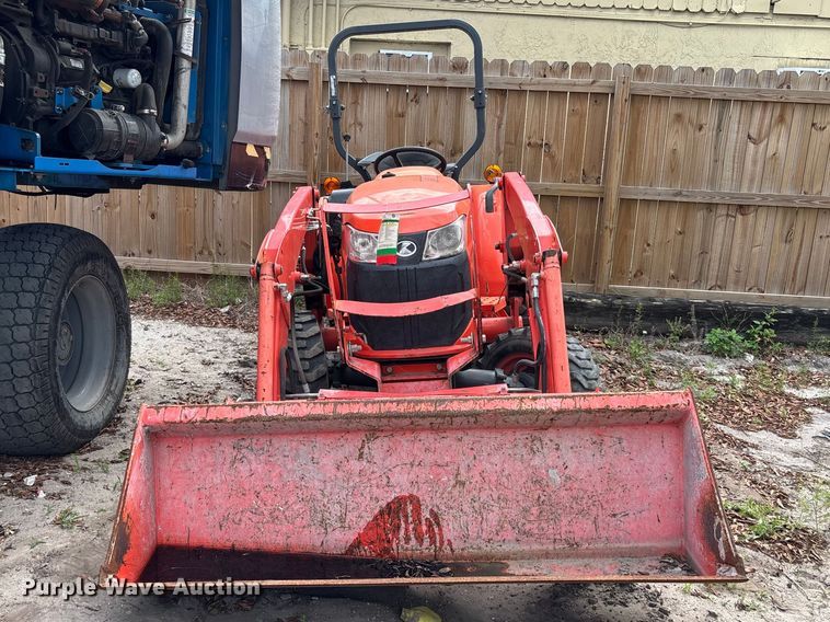 image for item DU0457 Kubota L3301D MFWD tractor