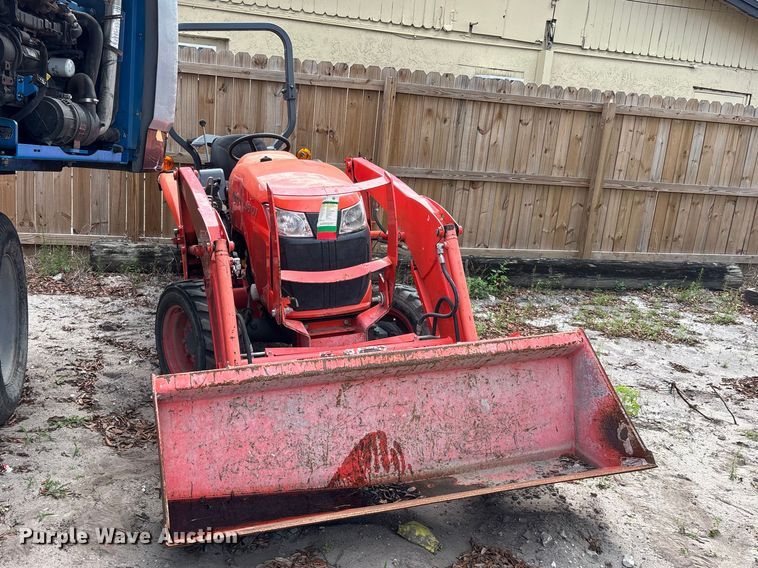 image for item DU0457 Kubota L3301D MFWD tractor