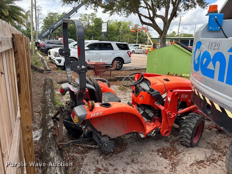 image for item DU0457 Kubota L3301D MFWD tractor