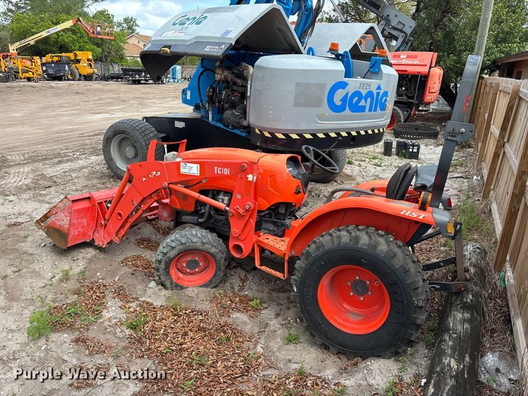 image for item DU0457 Kubota L3301D MFWD tractor