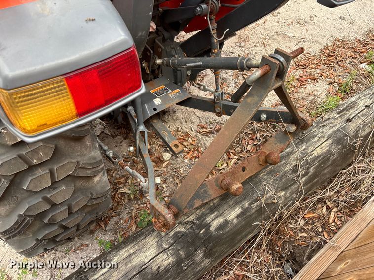 image for item DU0457 Kubota L3301D MFWD tractor