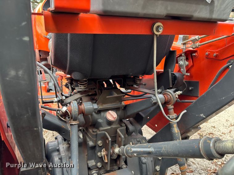 image for item DU0457 Kubota L3301D MFWD tractor