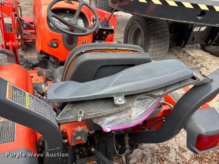 image for item DU0457 Kubota L3301D MFWD tractor