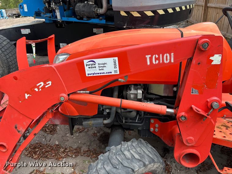 image for item DU0457 Kubota L3301D MFWD tractor