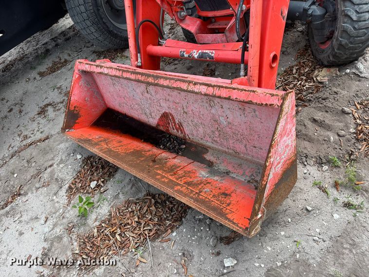 image for item DU0457 Kubota L3301D MFWD tractor