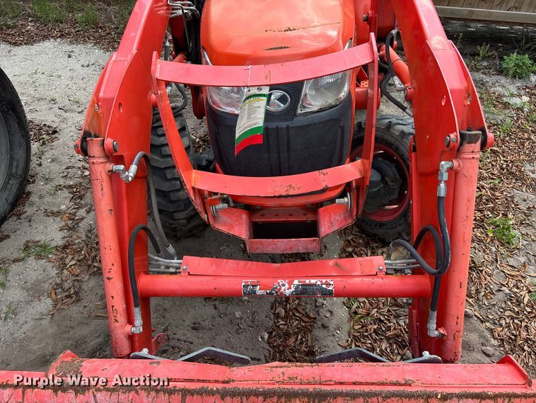 image for item DU0457 Kubota L3301D MFWD tractor