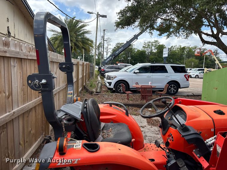 image for item DU0457 Kubota L3301D MFWD tractor