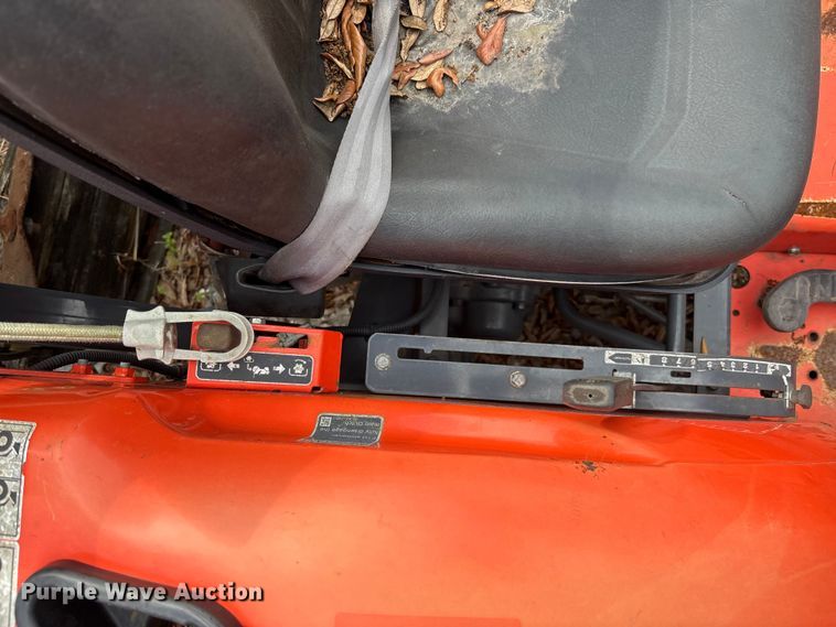 image for item DU0457 Kubota L3301D MFWD tractor