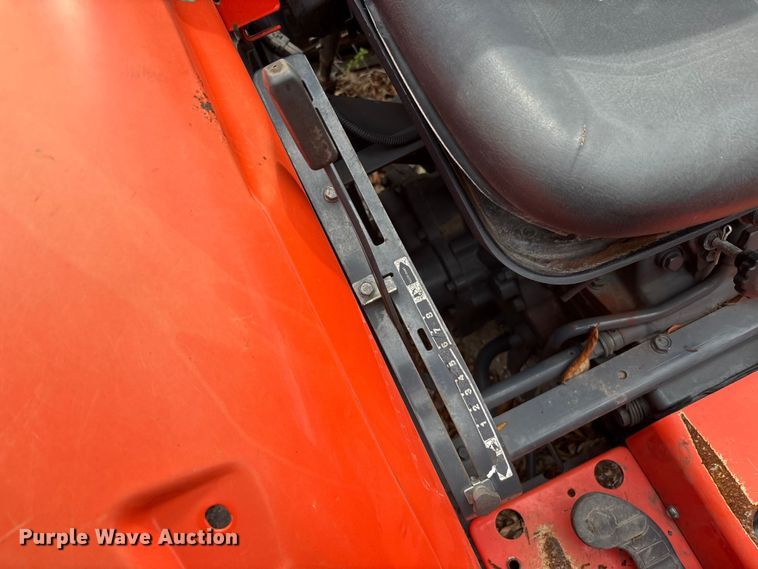 image for item DU0457 Kubota L3301D MFWD tractor