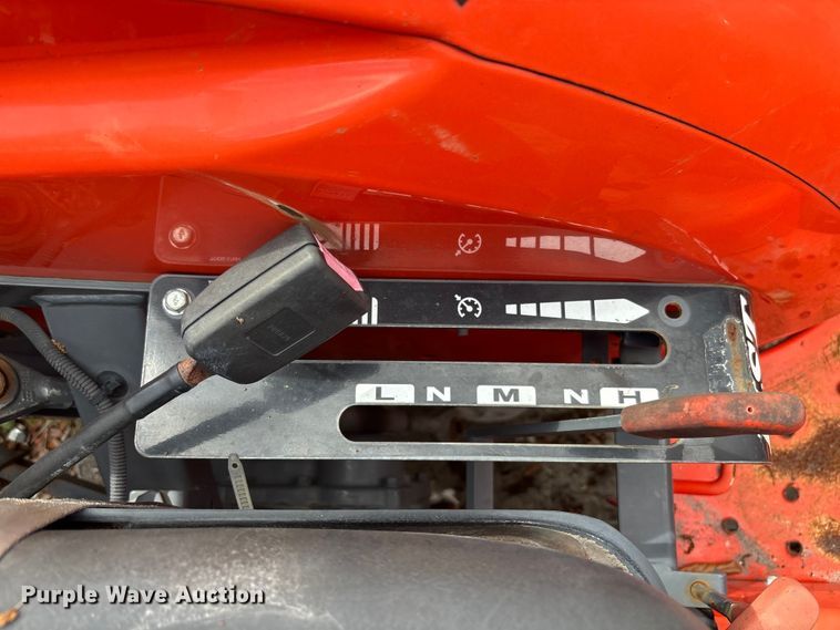 image for item DU0457 Kubota L3301D MFWD tractor