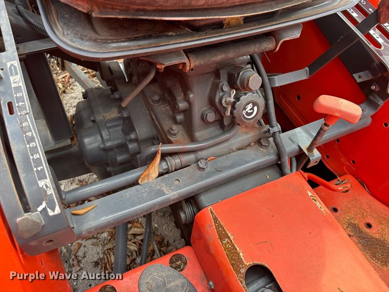 image for item DU0457 Kubota L3301D MFWD tractor