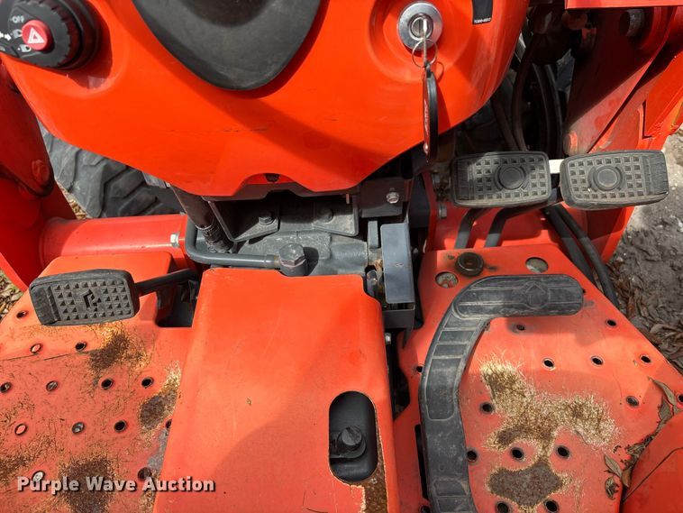 image for item DU0457 Kubota L3301D MFWD tractor