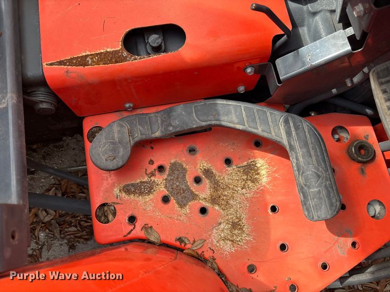 image for item DU0457 Kubota L3301D MFWD tractor