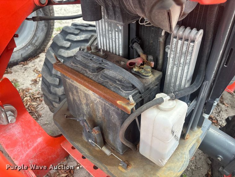 image for item DU0457 Kubota L3301D MFWD tractor