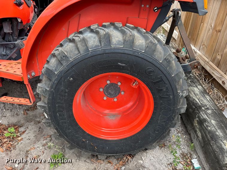 image for item DU0457 Kubota L3301D MFWD tractor