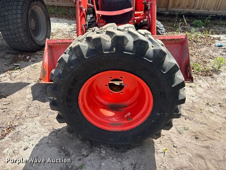 image for item DU0457 Kubota L3301D MFWD tractor