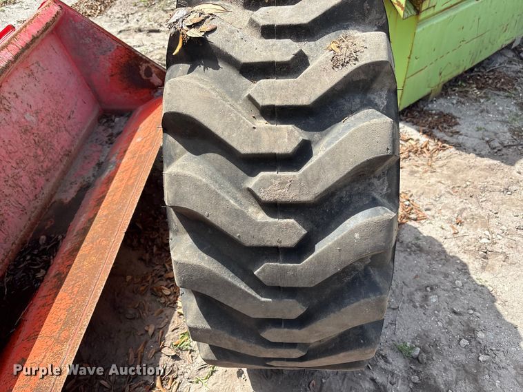 image for item DU0457 Kubota L3301D MFWD tractor