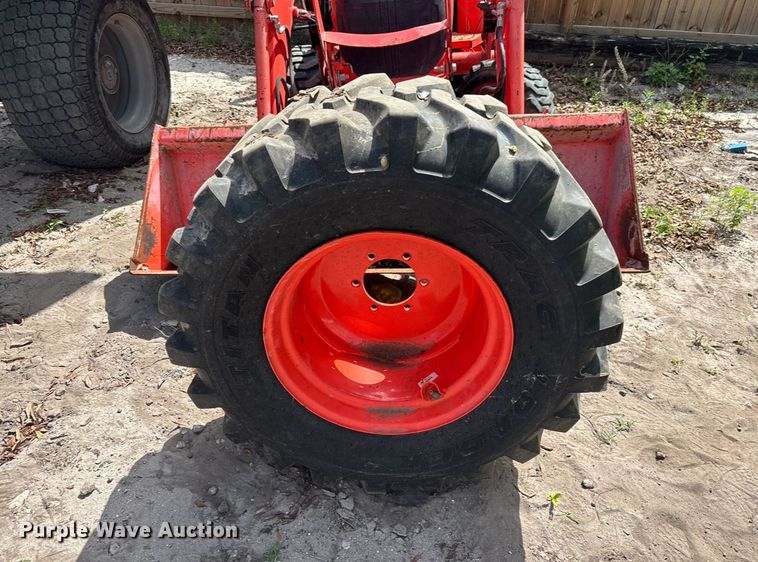 image for item DU0457 Kubota L3301D MFWD tractor