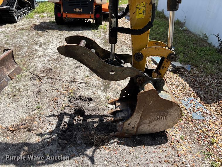 image for item DU0463 2019 Caterpillar 303.5E2 CR mini excavator