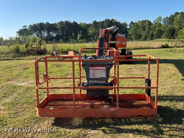 image for item DU0465 2005 JLG 860SJ boom lift